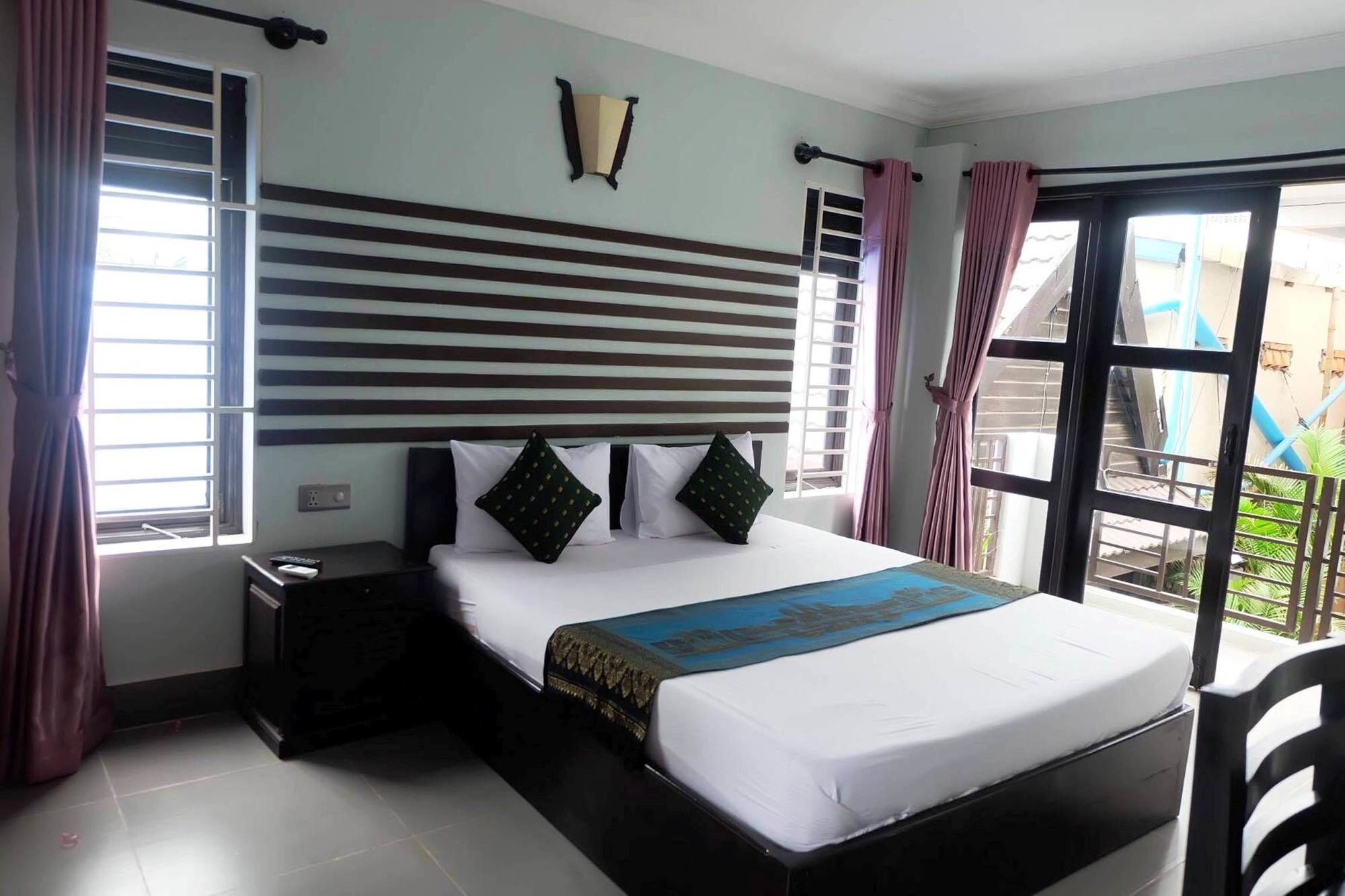 Vibola Guesthouse Kampot Buitenkant foto